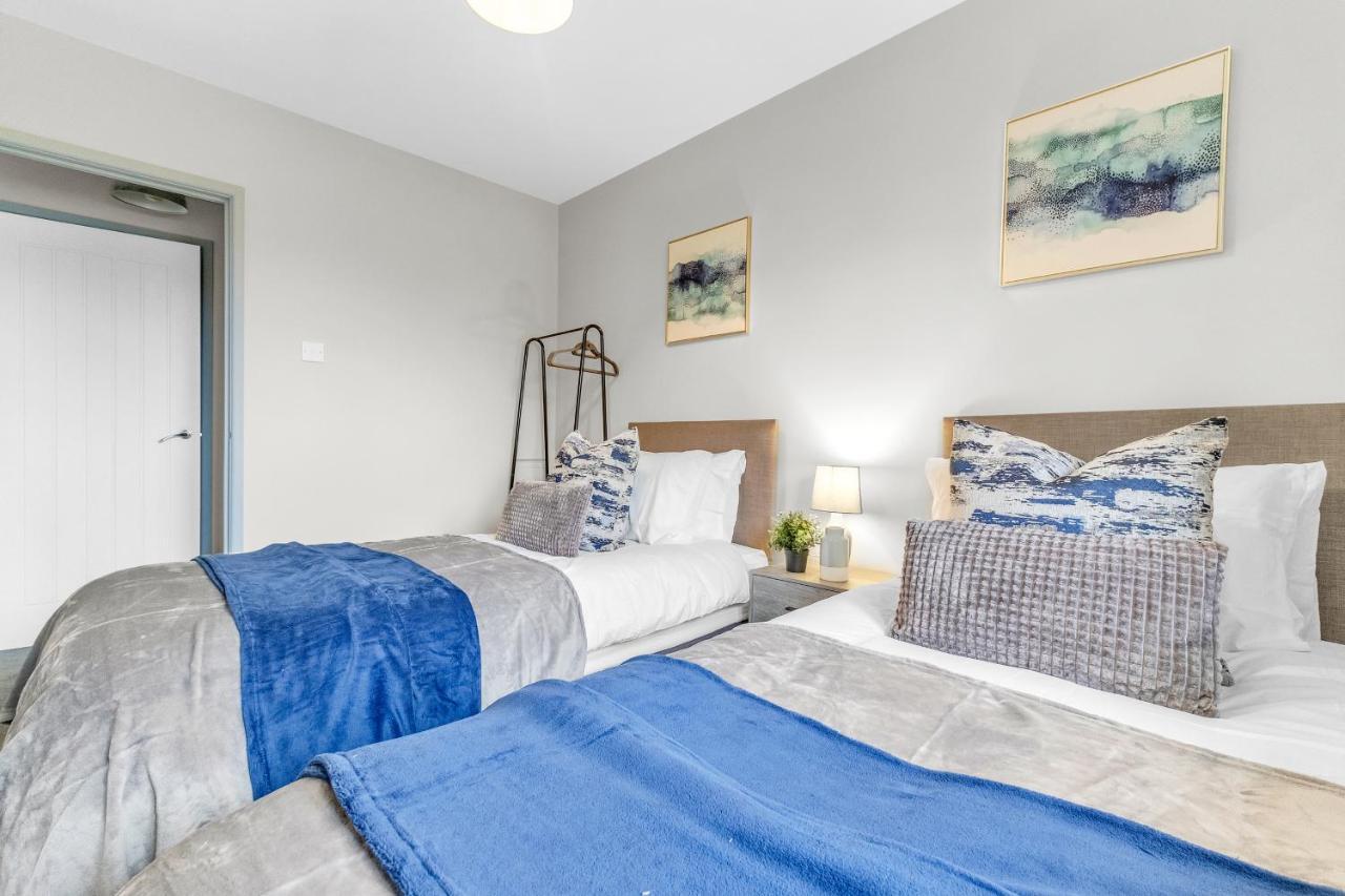 Mk 2-Bedroom Contractor'S Gem, 5 Beds, Sleeps 6, Free Parking Милтон-Кейнс Экстерьер фото