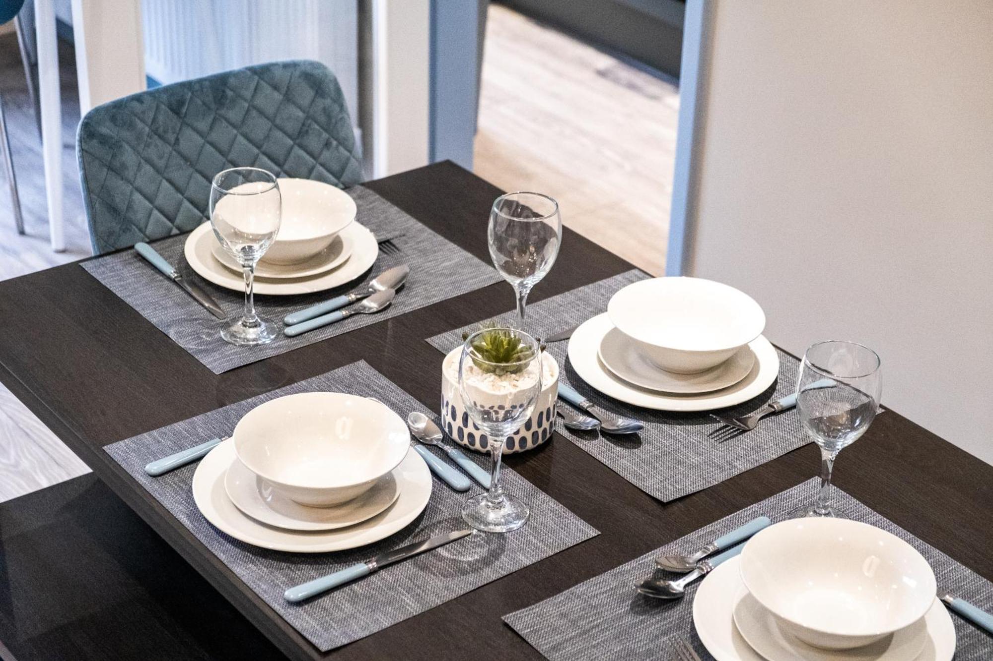 Mk 2-Bedroom Contractor'S Gem, 5 Beds, Sleeps 6, Free Parking Милтон-Кейнс Экстерьер фото