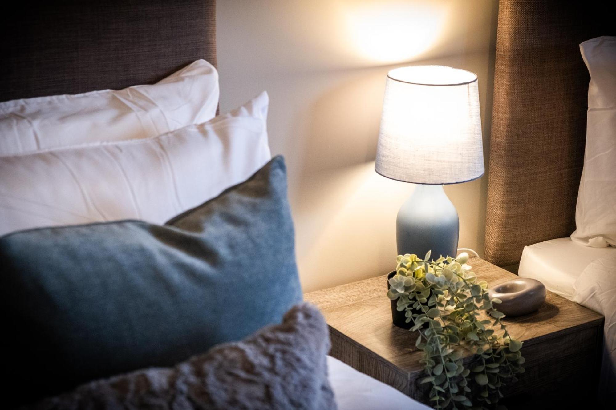 Mk 2-Bedroom Contractor'S Gem, 5 Beds, Sleeps 6, Free Parking Милтон-Кейнс Экстерьер фото