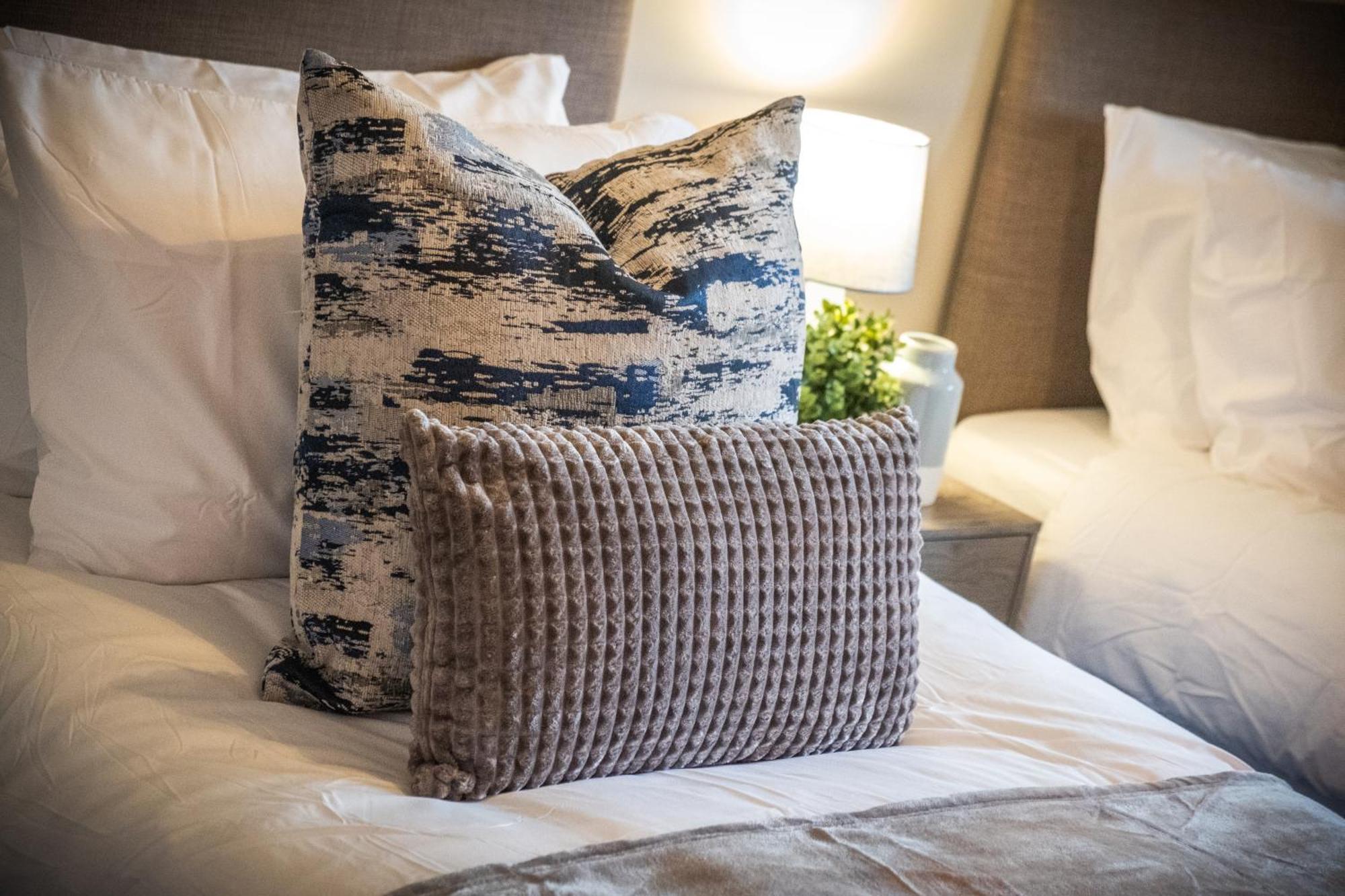 Mk 2-Bedroom Contractor'S Gem, 5 Beds, Sleeps 6, Free Parking Милтон-Кейнс Экстерьер фото