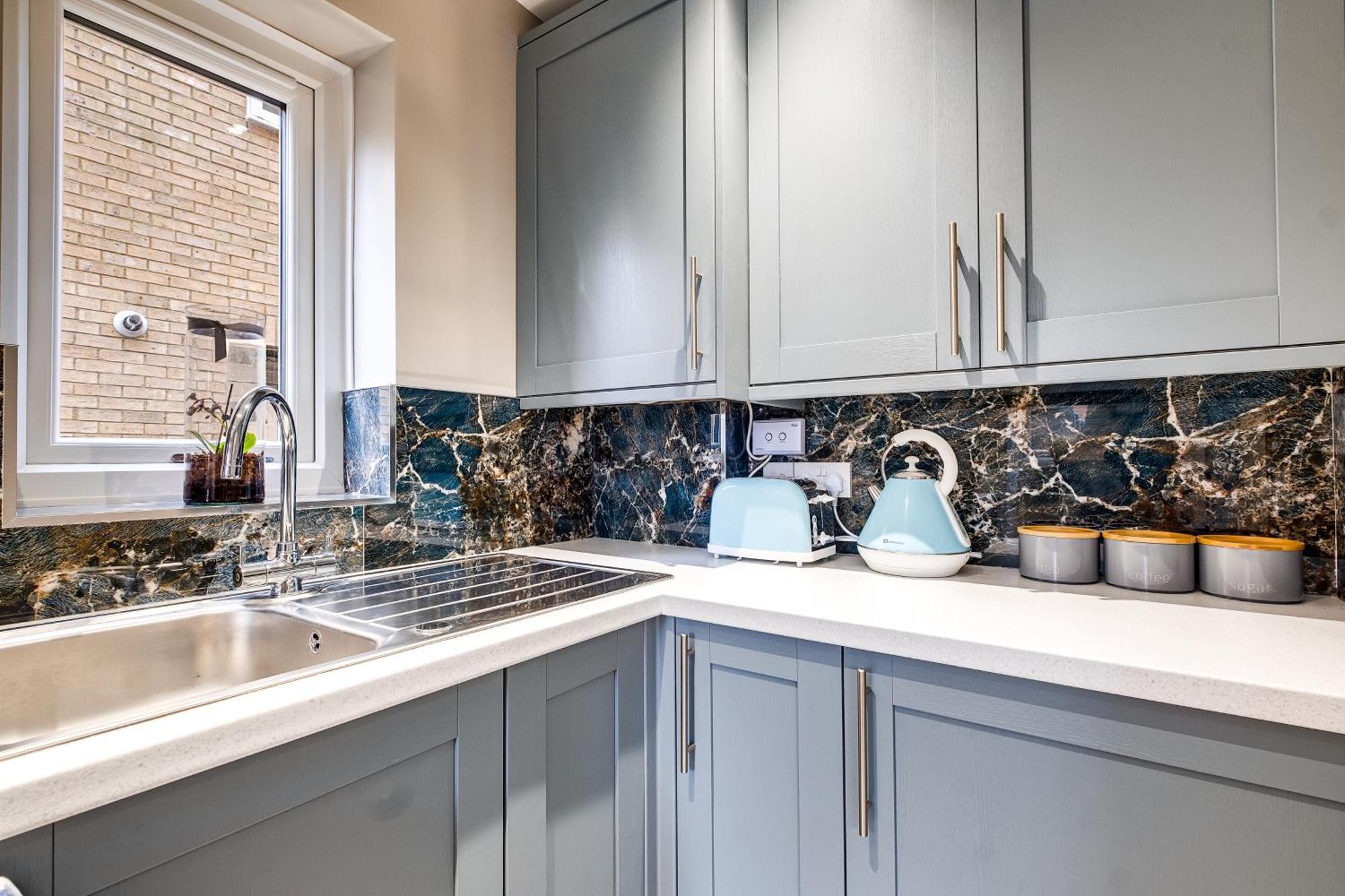 Mk 2-Bedroom Contractor'S Gem, 5 Beds, Sleeps 6, Free Parking Милтон-Кейнс Экстерьер фото