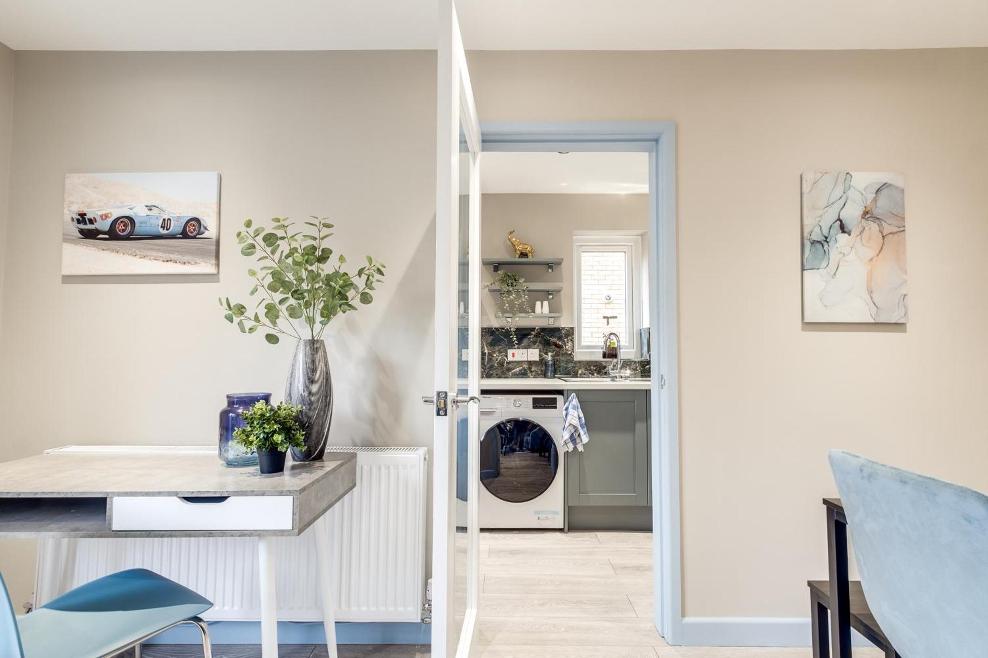 Mk 2-Bedroom Contractor'S Gem, 5 Beds, Sleeps 6, Free Parking Милтон-Кейнс Экстерьер фото