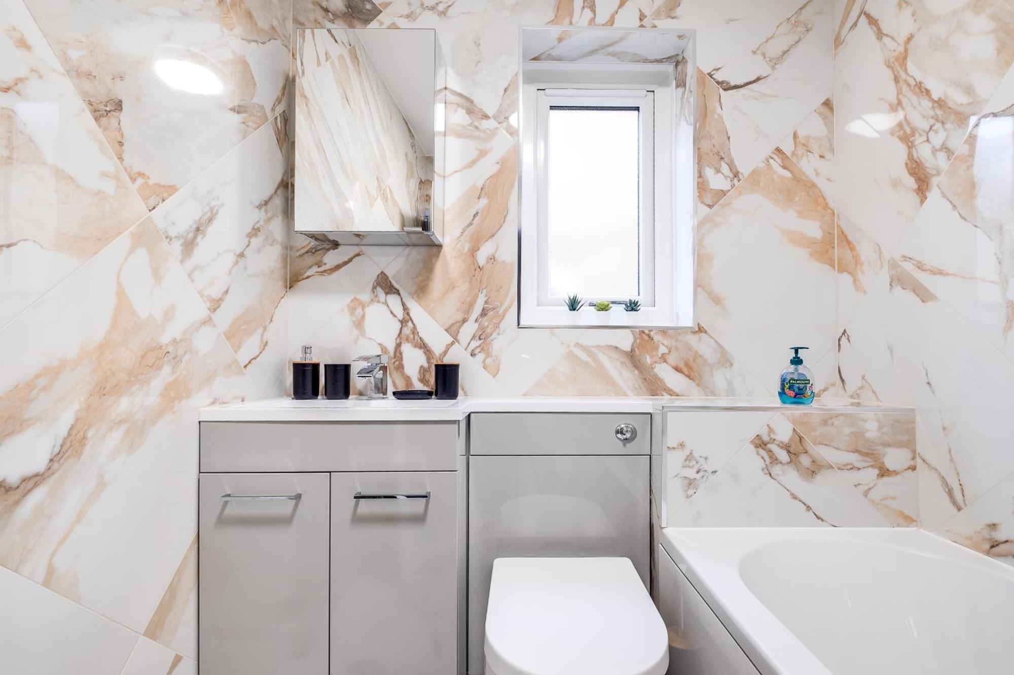 Mk 2-Bedroom Contractor'S Gem, 5 Beds, Sleeps 6, Free Parking Милтон-Кейнс Экстерьер фото