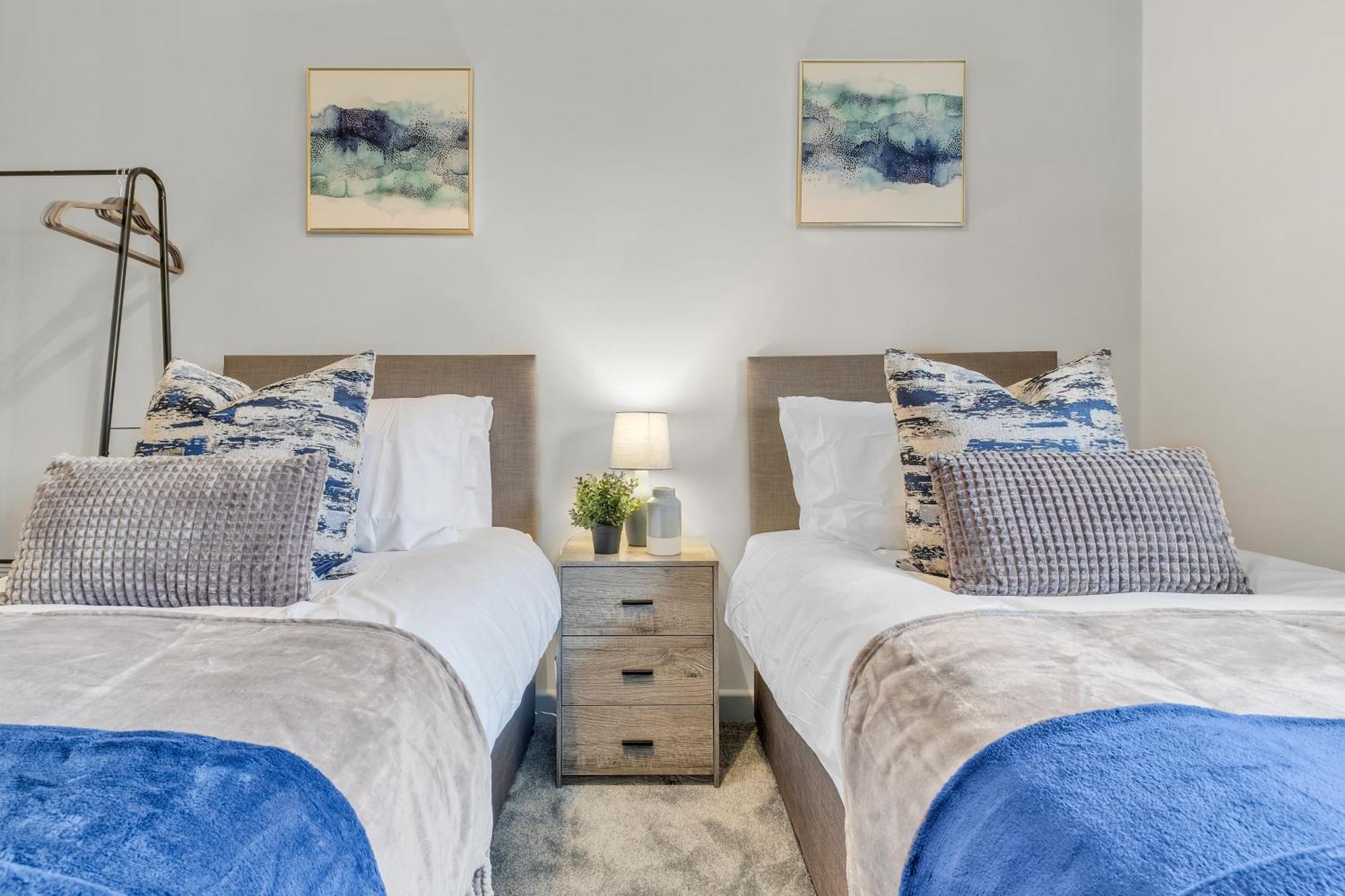 Mk 2-Bedroom Contractor'S Gem, 5 Beds, Sleeps 6, Free Parking Милтон-Кейнс Экстерьер фото